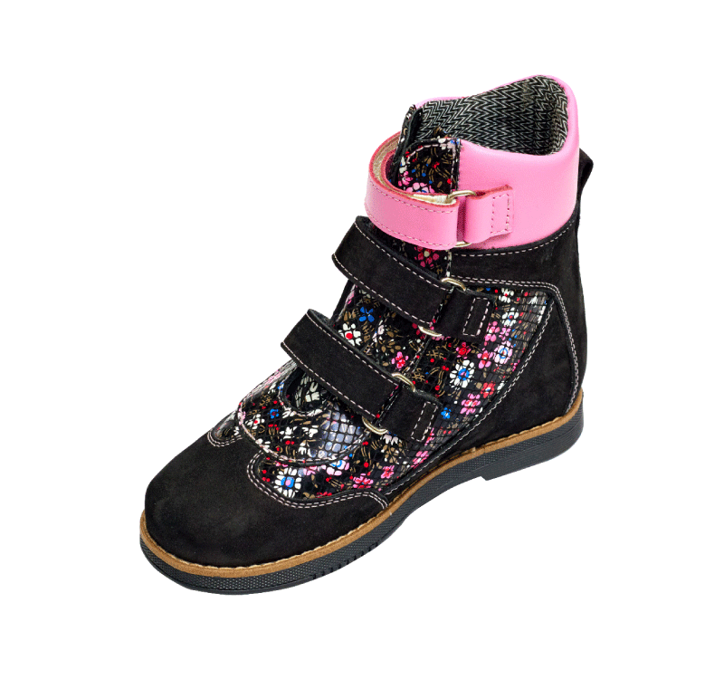 Boots with cut-out details